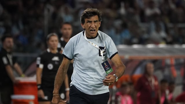 Gustavo Costas festejó, sufrió y vivió a pleno la apasionante final entre Racing y Estudiantes.