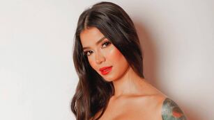 Jenn Muriel encendió Instagram al posar con un conjunto para el infarto y le llovieron corazones rojos