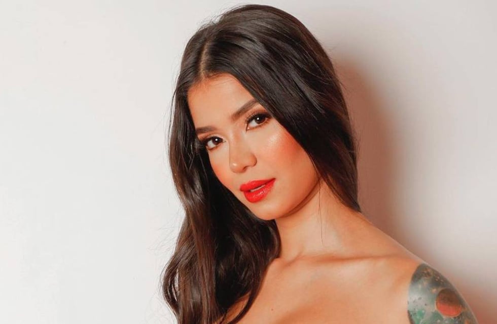 Jenn Muriel irrumpió Instagram con un conjunto batik y se robó todos los corazones rojos
