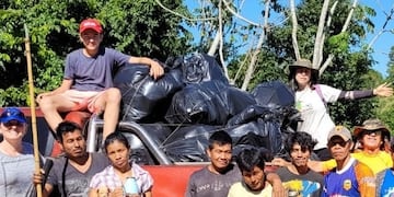 Voluntarios protagonizaron una jornada de limpieza ambiental en la laguna de la selva Yryapú.