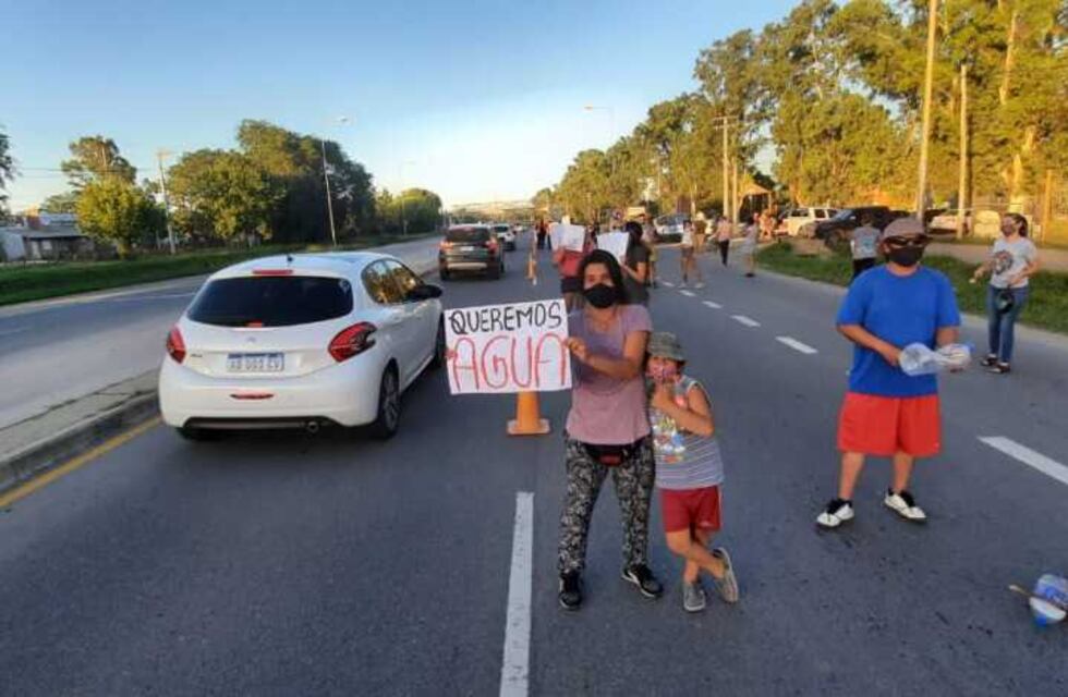 El pedido desesperado de las familias de Los Olivares: no tienen luz ni agua en la zona