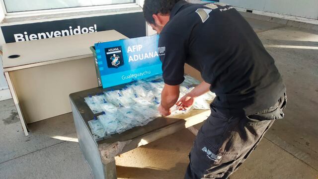 Quiso cruzar la frontera con una valija de semen