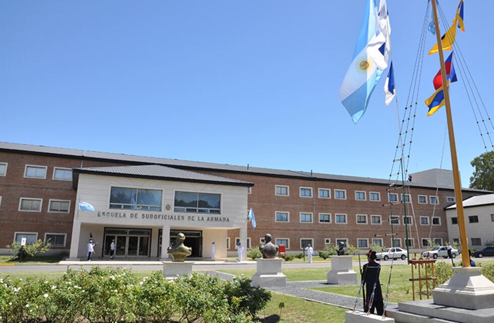 Puerto Belgrano: ceremonia de egreso de aspirantes navales promoción 123