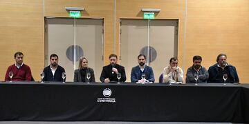 Azcué encabezó una reunión ampliada de gabinete y analizó el impacto del contexto económico en la gestión municipal.