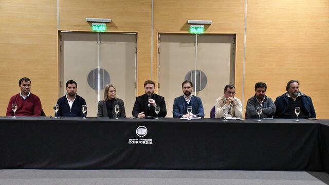 Azcué encabezó una reunión ampliada de gabinete y analizó el impacto del contexto económico en la gestión municipal.