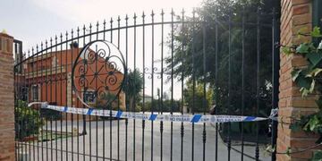 La fachada de la casa donde ocurrió el triple crimen.