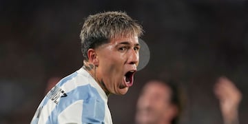 Enzo Fernández festejando su gol ante Brasil, que fue el 2-0 a Argentina. (AP)