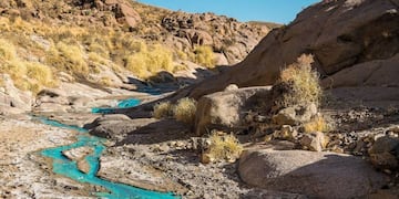 En Catamarca se encuentra un río que asombra con su color único.