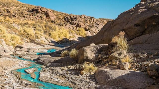 En Catamarca se encuentra un río que asombra con su color único.