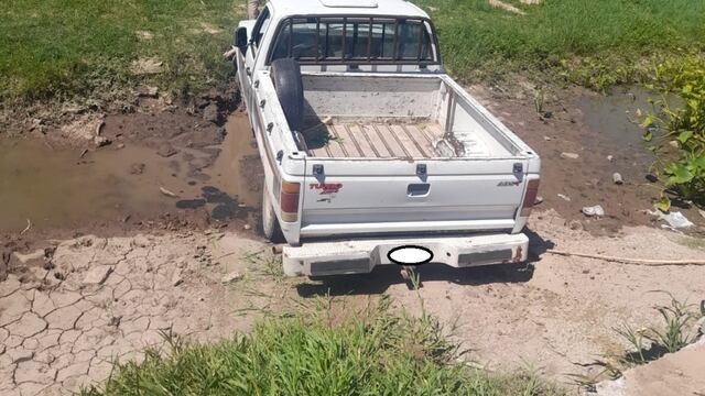 La camioneta terminó en una zanja