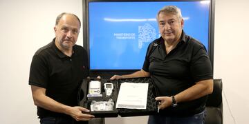 el intendente Pablo Garate junto al Ministro de Transporte de PBA Jorge D'Onofrio