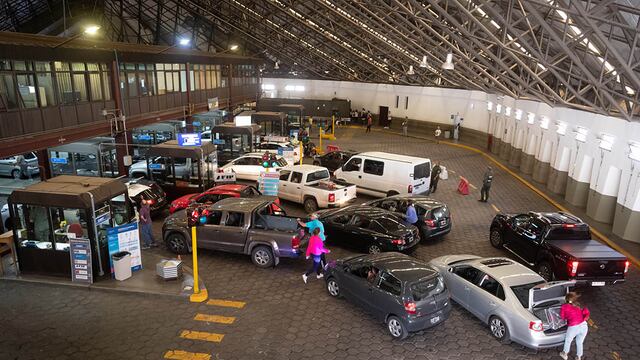 Mendoza 25 de febrero de 2020  Sociedad     
Control Integrado Orcones, Migraciones Aduana y Afip
Mendocino vuelven de Chile despues del feriado largo de Carnaval. 
Foto: Ignacio Blanco / Los Andes
