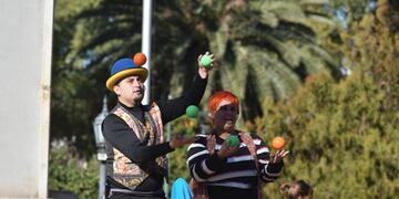 El "Grupo Jacarandá" tiene artistas circenses rafaelinos. Los podemos encontrar en las esquinas de Rafaela