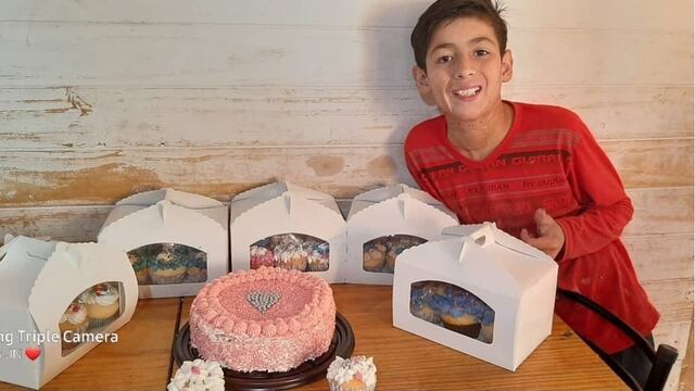 Joaquín Núñez con sus creaciones ya listas para ser entregadas. (Foto: zonales.com)