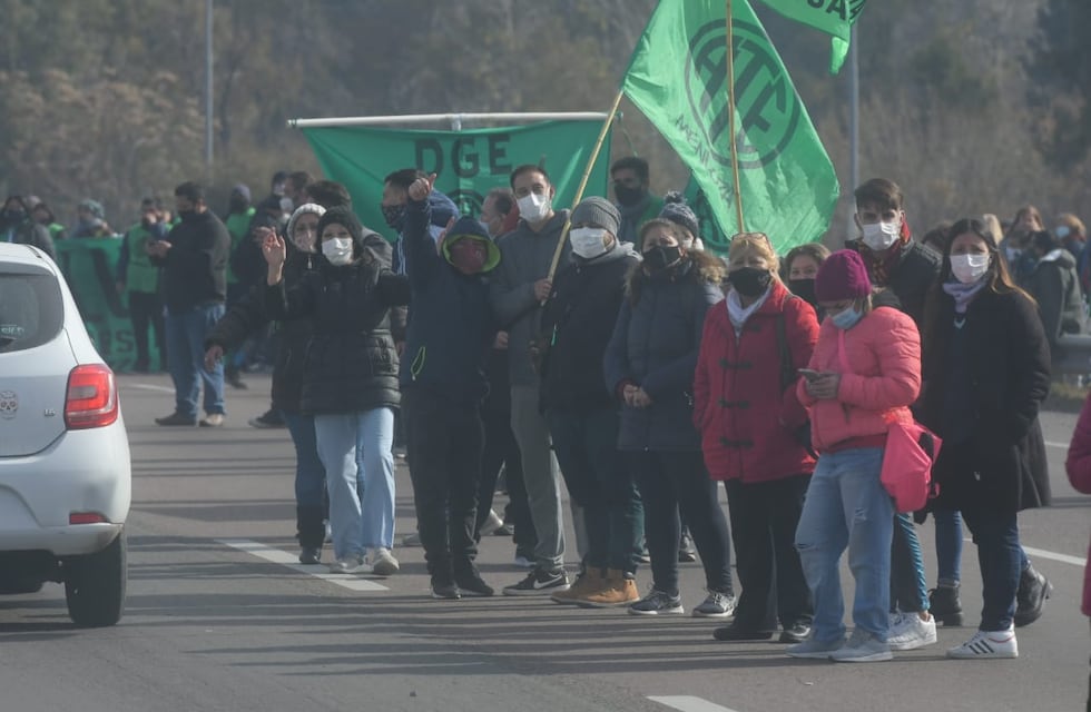 Paritarias: el Gobierno ofreció 9% extra y ATE cortó el Acceso Este