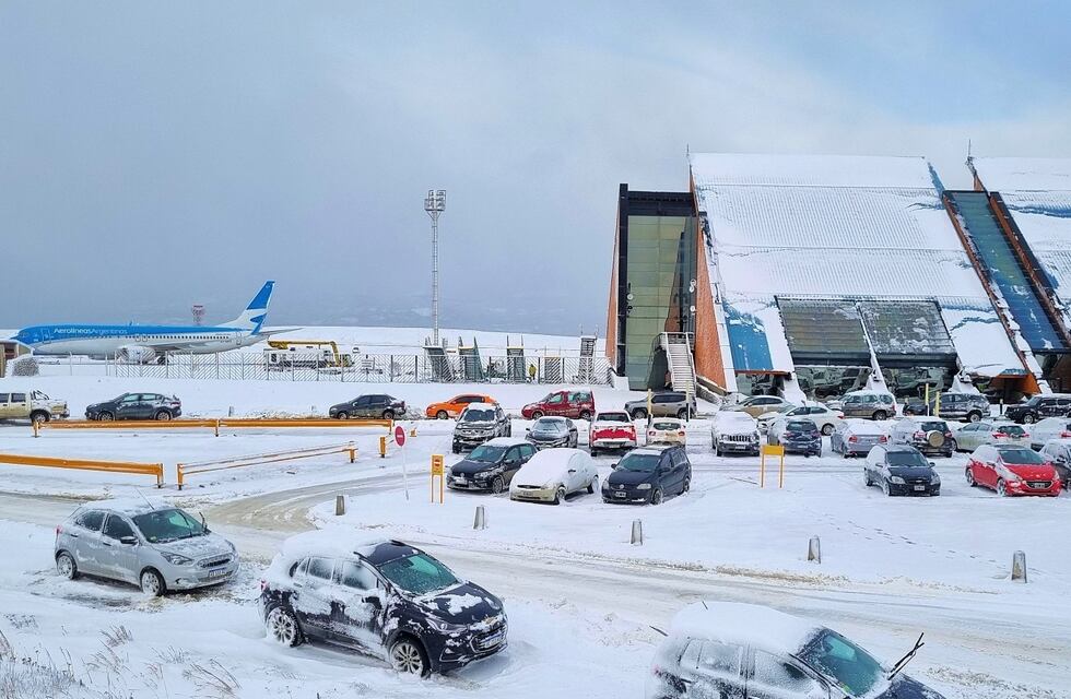 Temporal de nieve en Ushuaia: vuelos cancelados y reprogramaciones