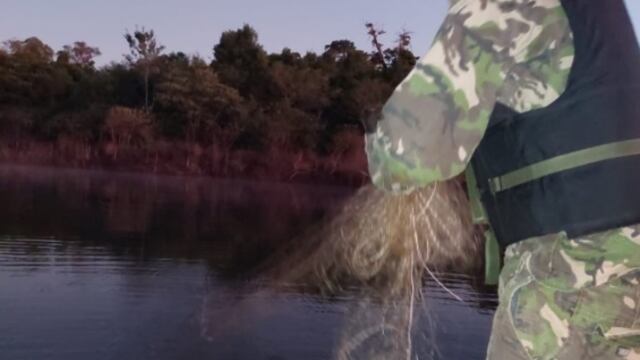 Guardaparques incautan elementos de pesca furtiva.