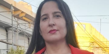 Moira Mónaco sufre de dolores renales y abdominales agudos, y necesita operarse para recuperar su vida.