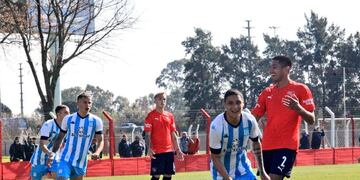 El polémico penal que le cobraron a Racing en el clásico de Reserva.