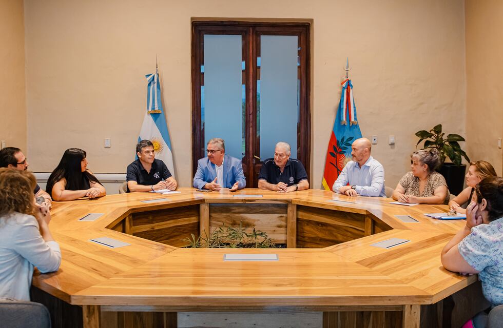 El Gobierno provincial anunció un aumento salarial y beneficios para el personal público