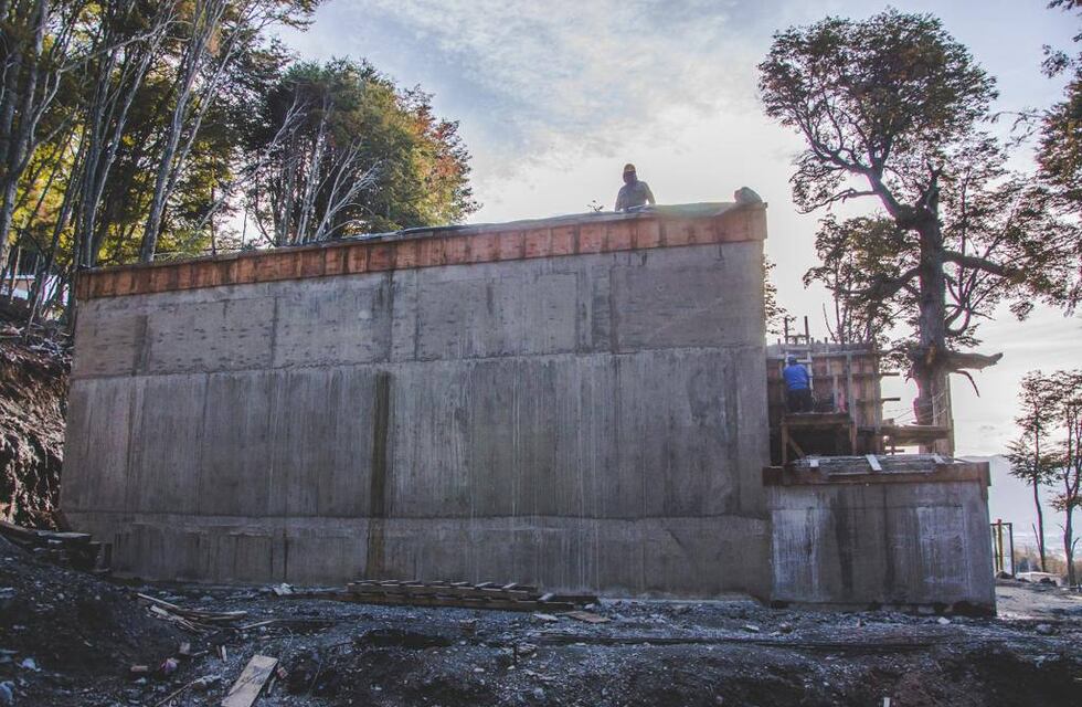 Ushuaia: Avanza la construcción de la cisterna en el sector KyD