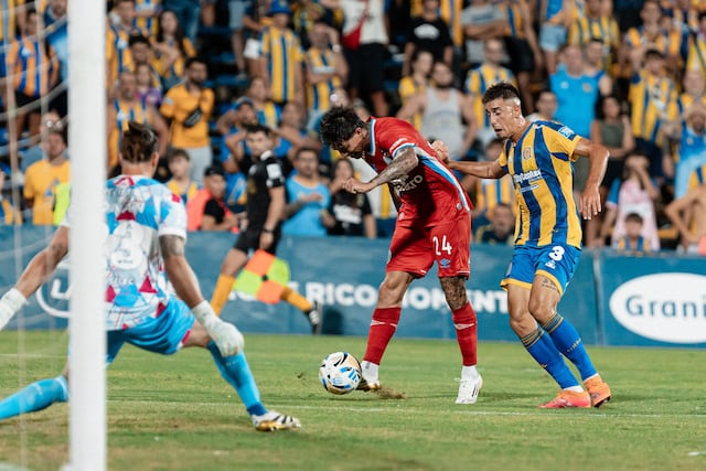 Emiliano Rigoni, volante de Belgrano, en el partido ante Rosario Central. (Prensa Belgrano)