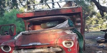 El camión abandonado tenía pedido de detención.