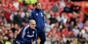 Bielsa en el debut del Leeds en la Premier con caída por goleada ante el Manchester United