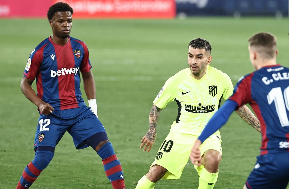 Ángel Correa dio la nota al perderse un gol servido en la Liga de España