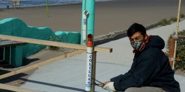 En las playas del Distrito de Tres Arroyos se colocaron contenedores para tirar las colillas de los cigarrillos