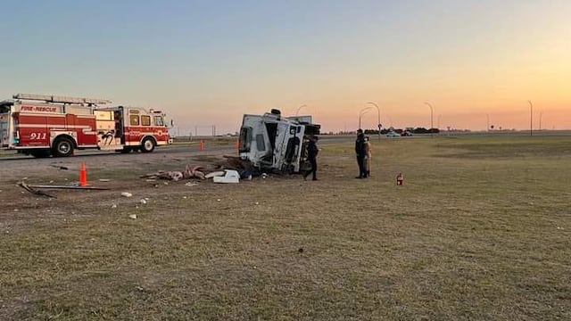 Un camionero perdió el control del vehículo y despistó.