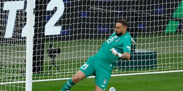 Gianluigi Donnarumma casi comete el blooper del año,