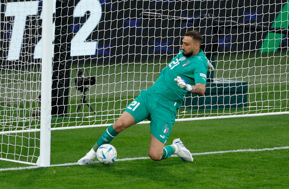 El blooper de Donnarumma que casi termina en gol de Argentina