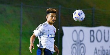 Diego Valoyes entrena con la selección de Colombia.
