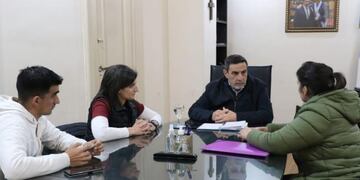 Medina Ruiz, se reunió con la jefa de Cuidados Intermedios para optimizar el servicio y la atención de pacientes.