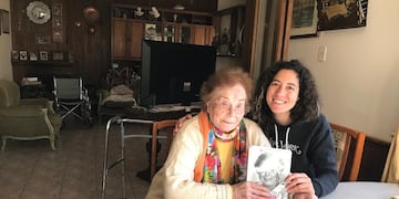 Cora y su amada nieta Ángeles Acosta.