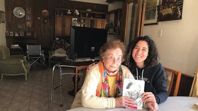 Cora y su amada nieta Ángeles Acosta.