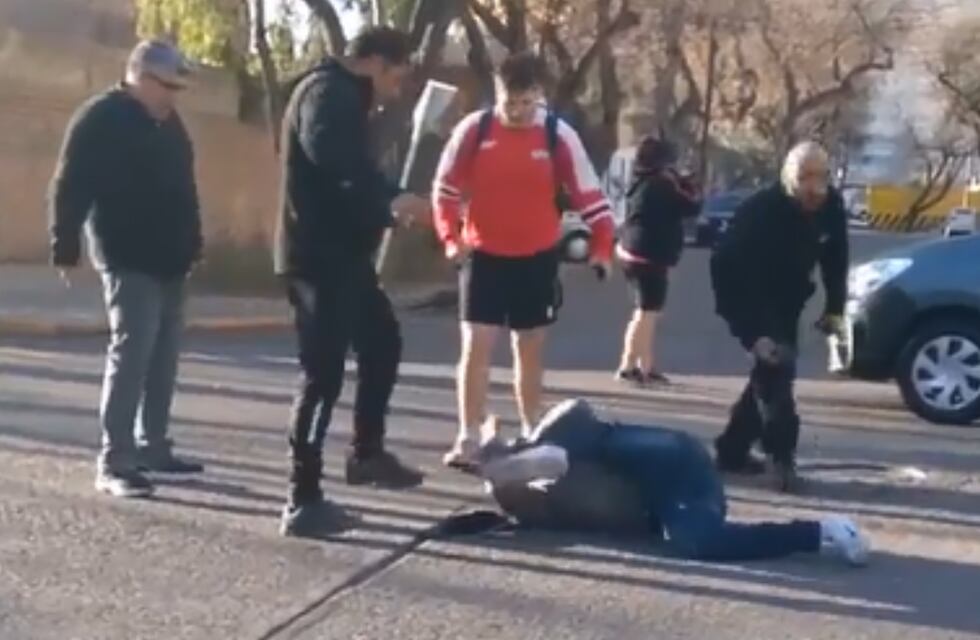 La Justicia busca identificar a 6 personas que golpearon al ladrón en pleno centro de Mendoza
