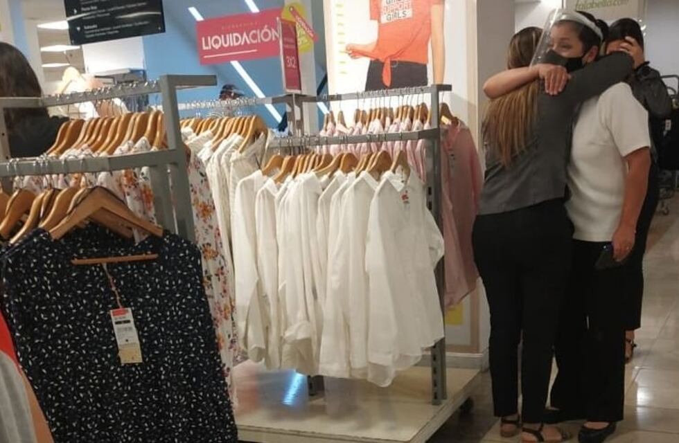 Dolor entre los trabajadores de Falabella: “Nos abrazamos entre todos y lloramos”