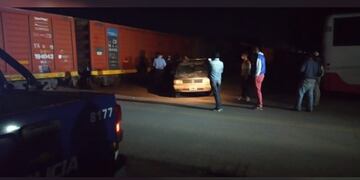 El Tío: heridas de gravedad para una mujer cuando el tren impactó su vehículo