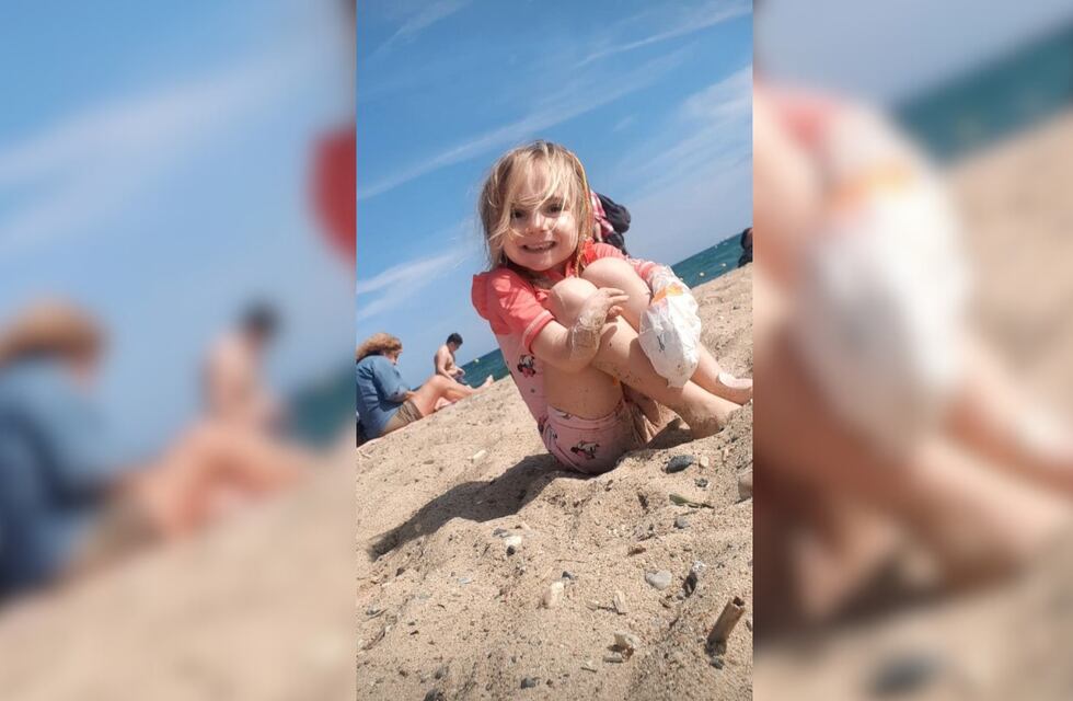 Ni los yesos la paran: Juanita Ghiotti baila y disfruta de la playa mientras se recupera de su operación