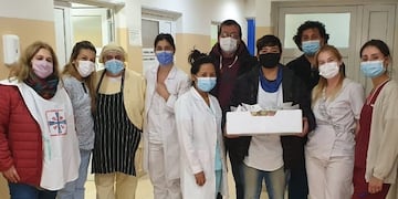 Los Jóvenes de Cáritas Cristo Rey reconocieron con una merienda al personal de salud del Hospital Municipal