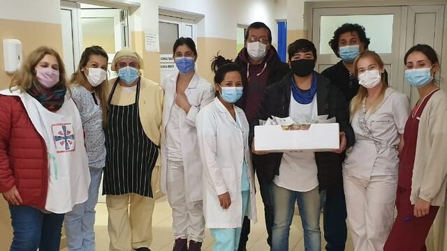 Los Jóvenes de Cáritas Cristo Rey reconocieron con una merienda al personal de salud del Hospital Municipal