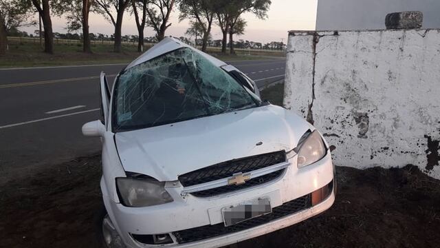 El auto golpeó justo del lado del conductor. (Gentileza).