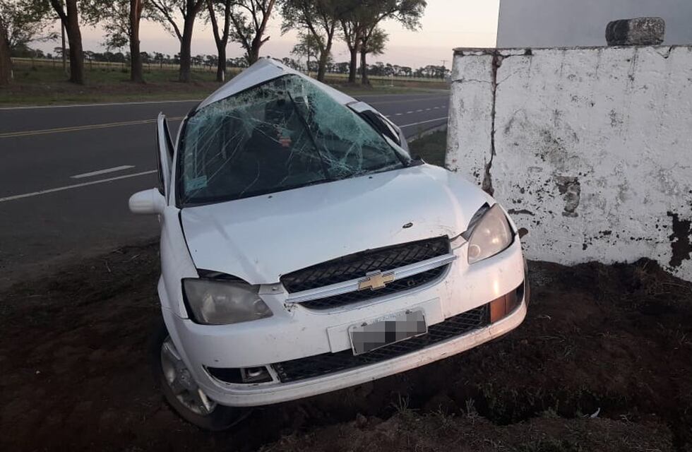 Un joven falleció tras chocar contra un muro de cemento al sur de Córdoba