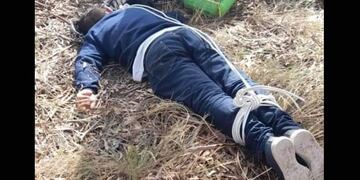 Fue detenido el hombre que fue golpeado y atado. Está acusado de abusar a dos niñas.