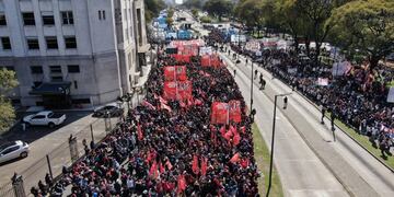 Organizaciones sociales protestan frente al Ministerio de Desarrollo Social