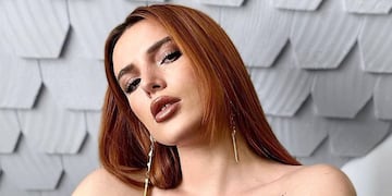 Bella Thorne mostró su costado más sensual al posar frente al espejo de un baño en paños menores