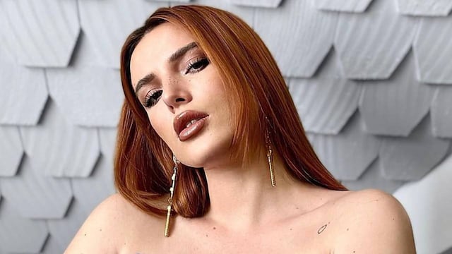 Bella Thorne mostró su costado más sensual al posar frente al espejo de un baño en paños menores
