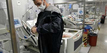 Enfermero trabajando en pandemia. (Foto: Orlando Pelichotti)